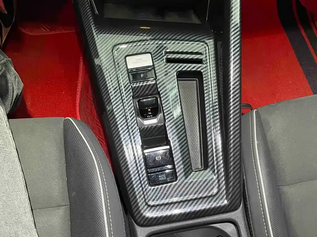 Volkswagen Golf 2023 из CN, фото 10