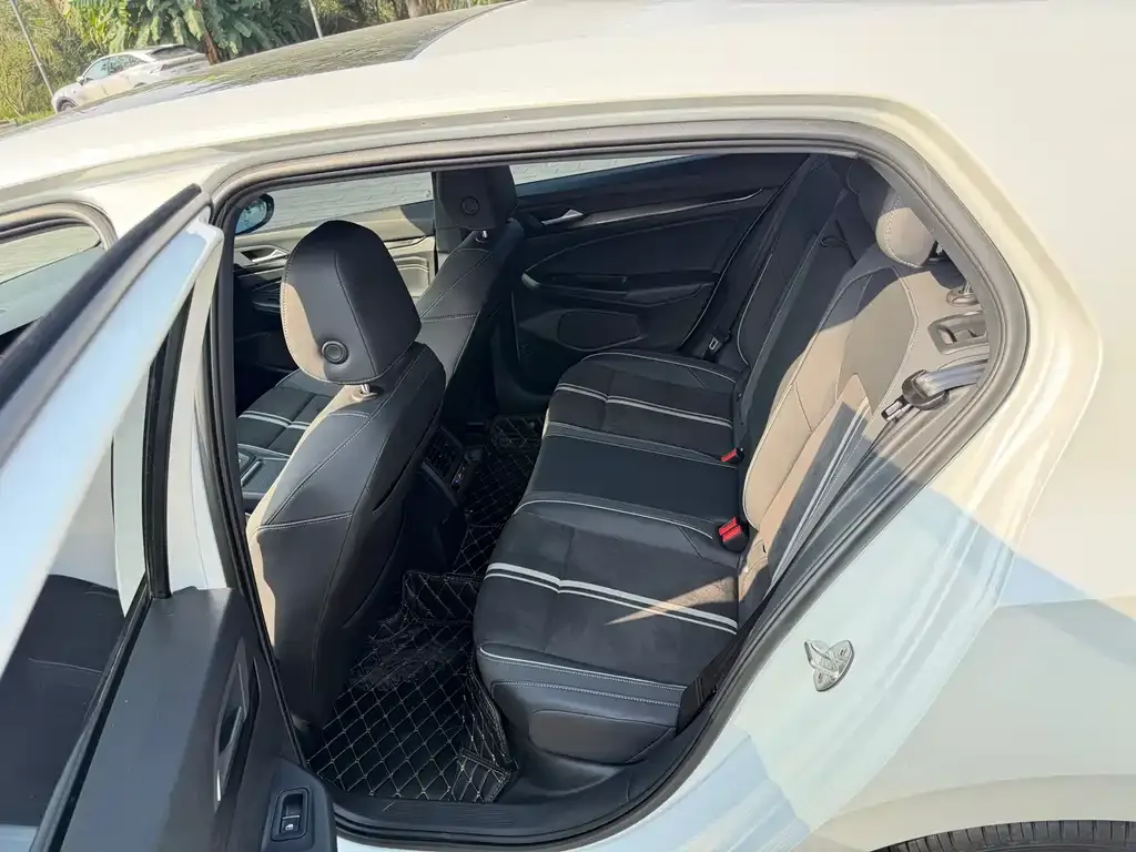 Volkswagen Golf 2022 из CN, фото 10