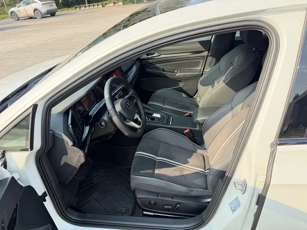 Volkswagen Golf 2022 из CN, фото 9
