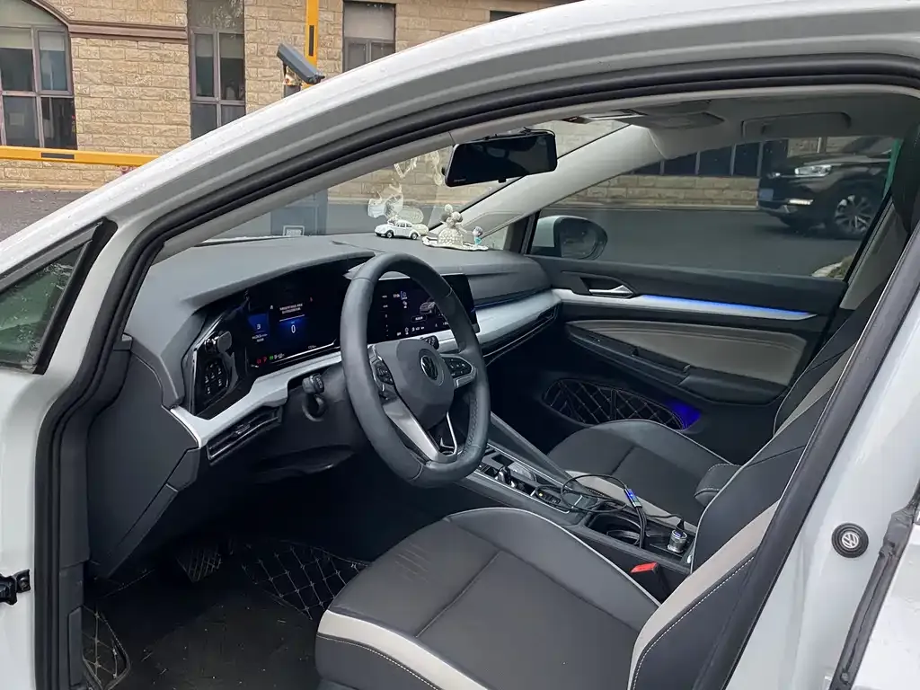 Volkswagen Golf 2022 из CN, фото 4