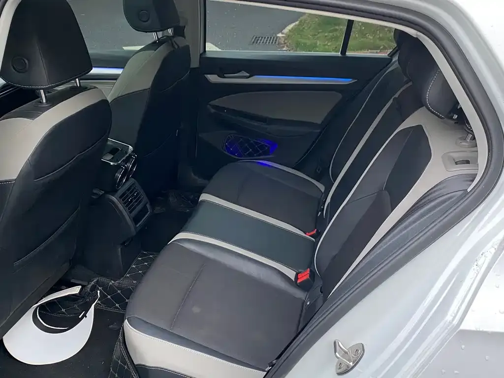 Volkswagen Golf 2022 из CN, фото 6