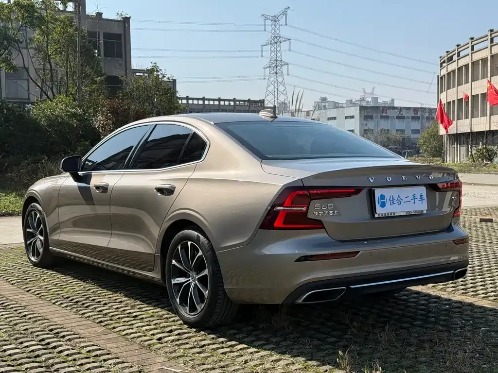 Volvo S60 — фото 5