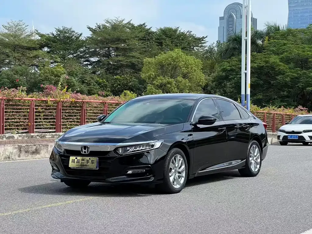 Honda Accord — фото 1