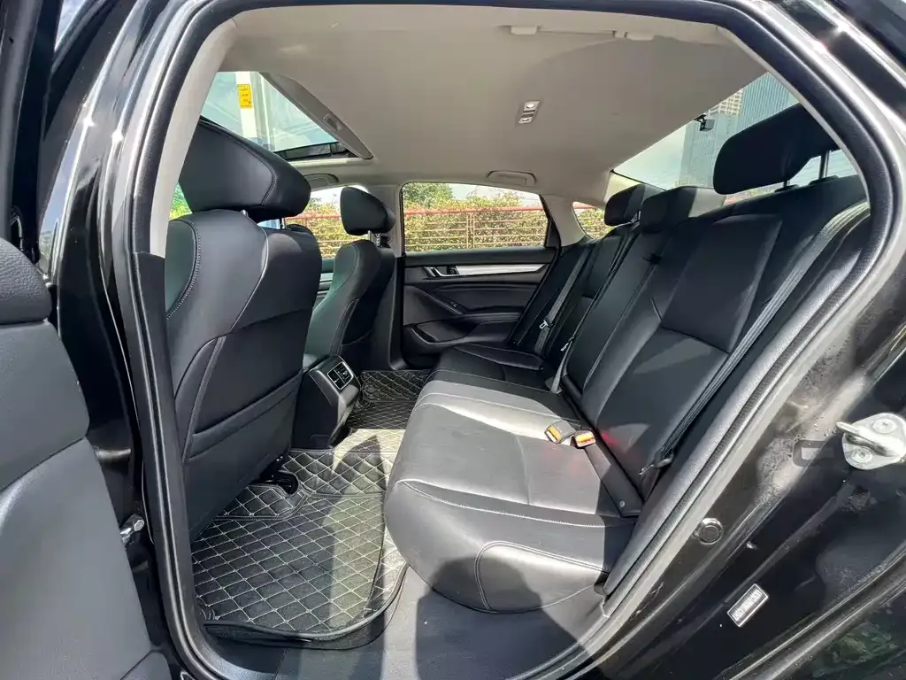 Honda Accord — фото 10