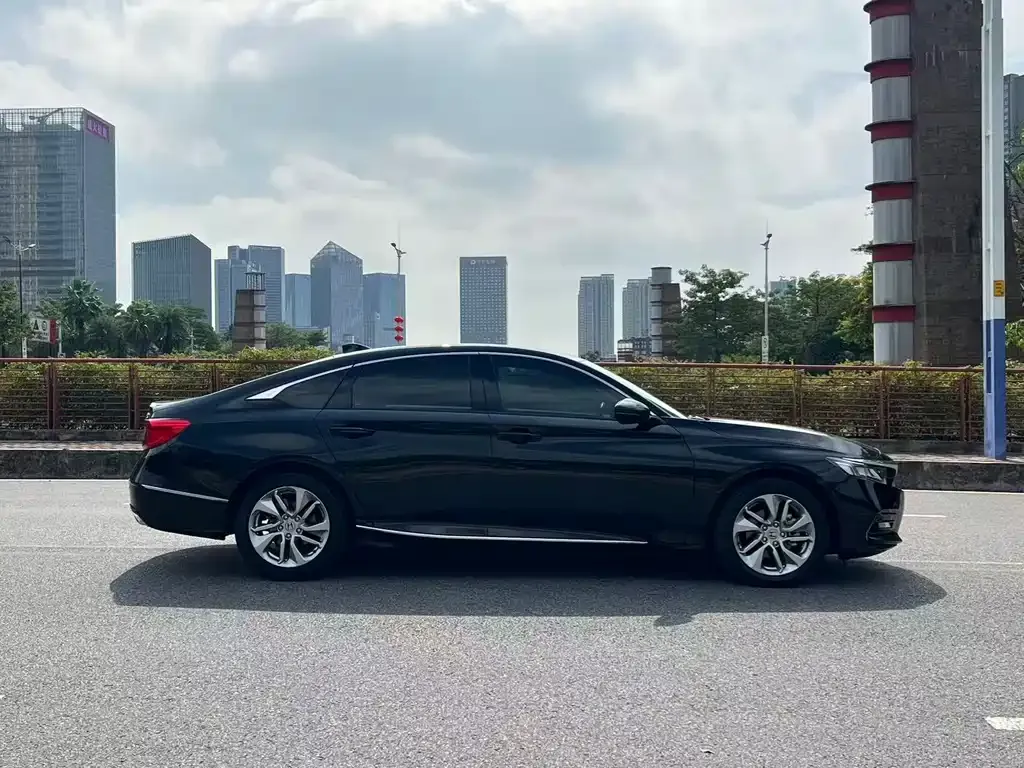 Honda Accord — фото 7