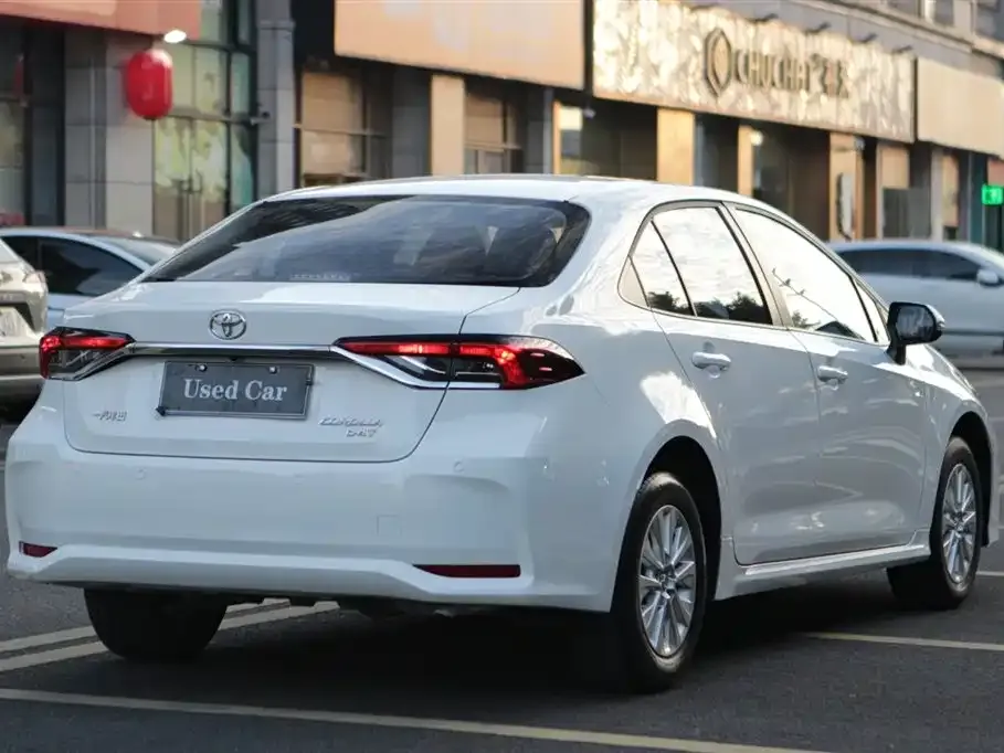 Toyota Corolla — фото 7
