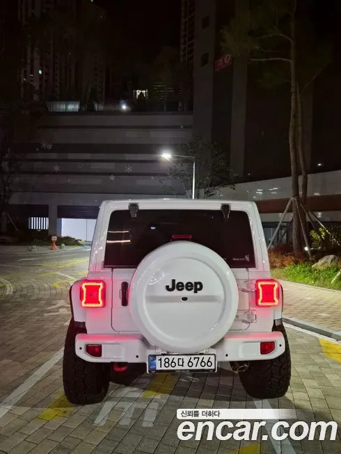Jeep Wrangler — фото 8