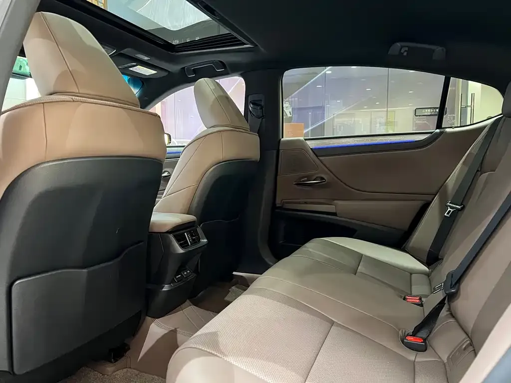 Lexus ES 2025 из CN, фото 3