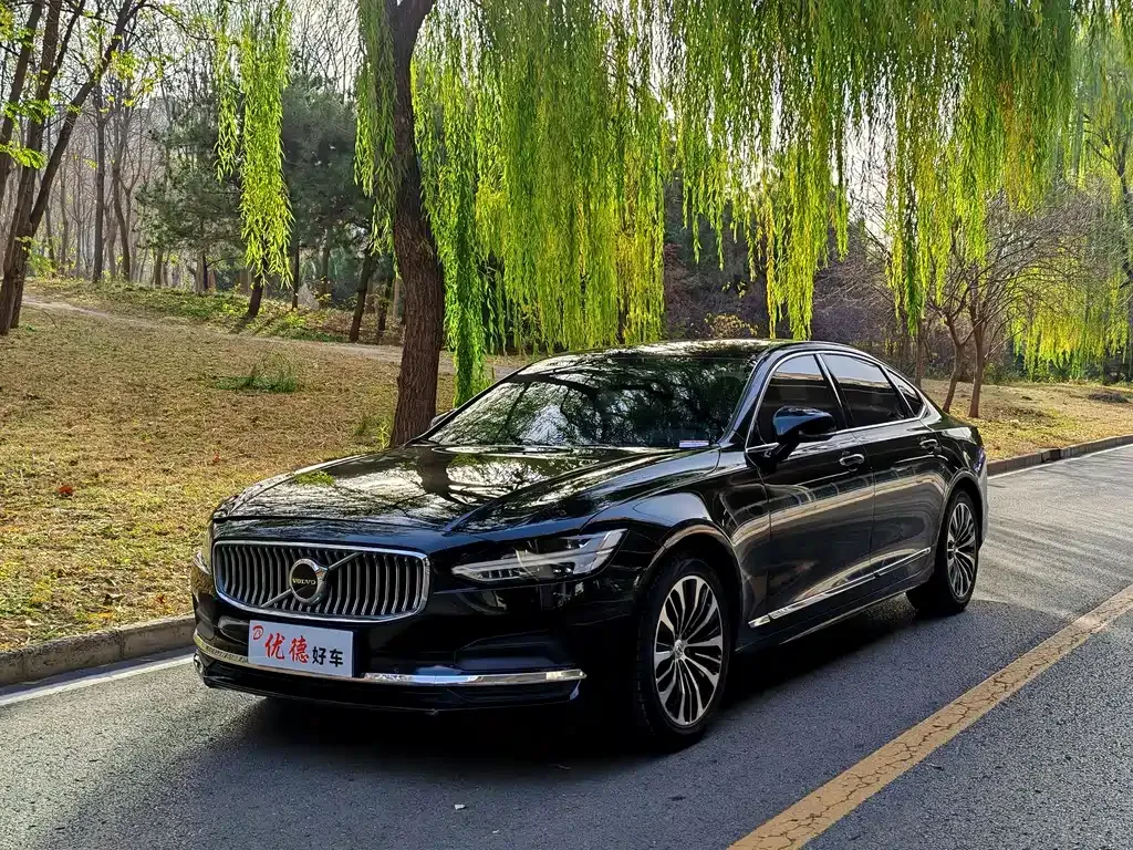 Volvo S90 — фото 1
