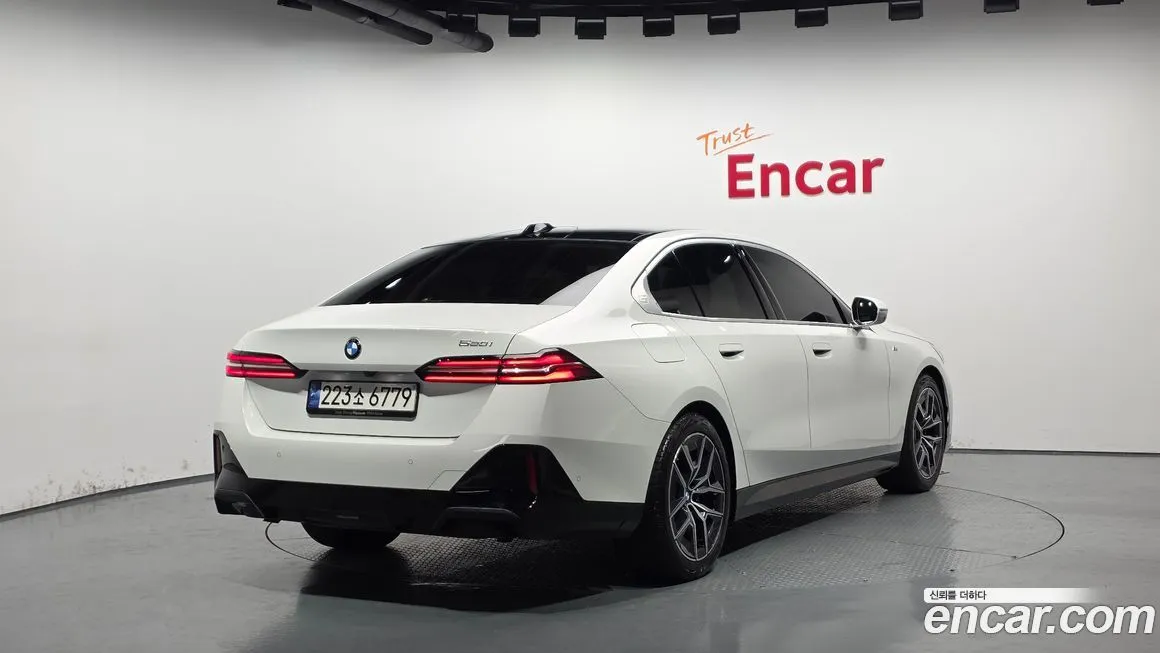 BMW 5-Series 2024 из KR, фото 2