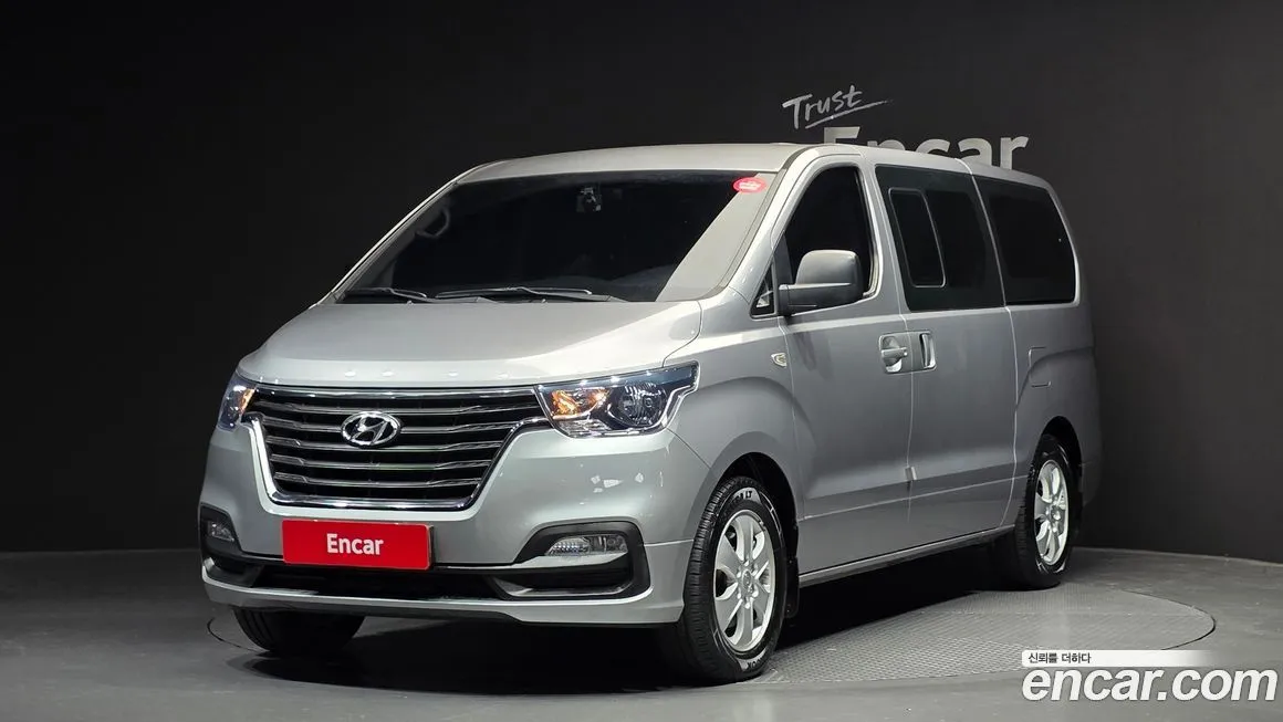 Hyundai Starex — фото 1