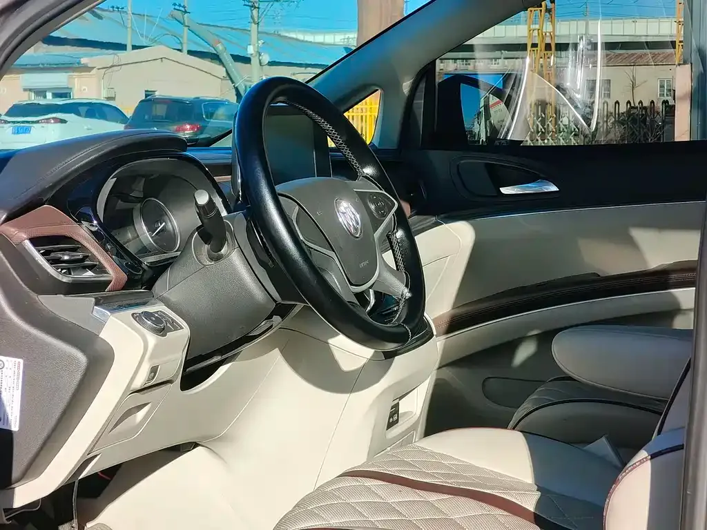Buick GL8 2021 из CN, фото 4