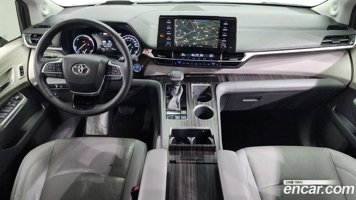 Toyota Sienna — фото 7