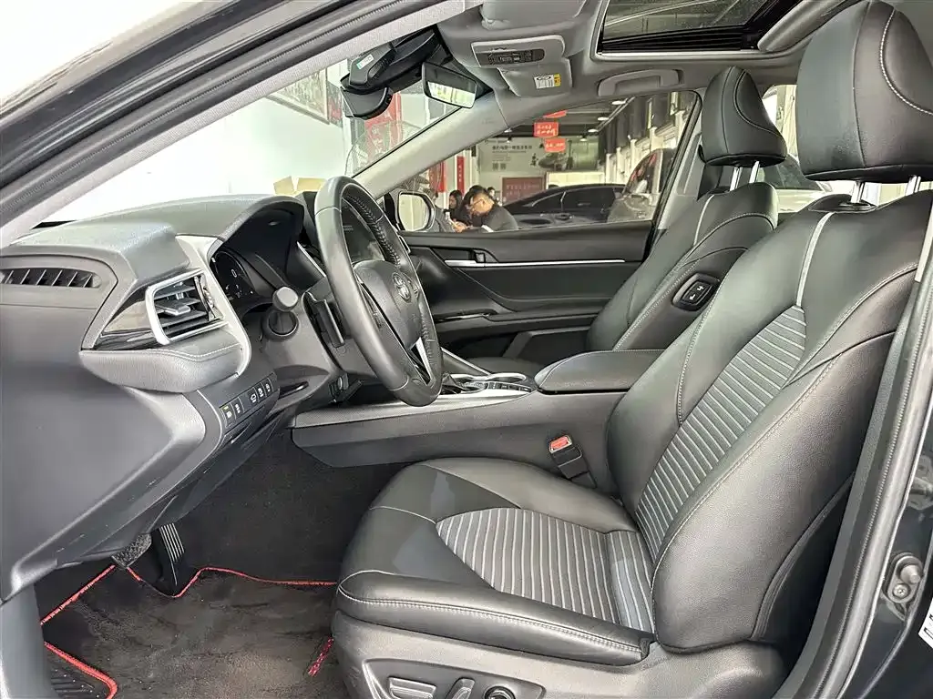 Toyota Camry 2023 из CN, фото 4