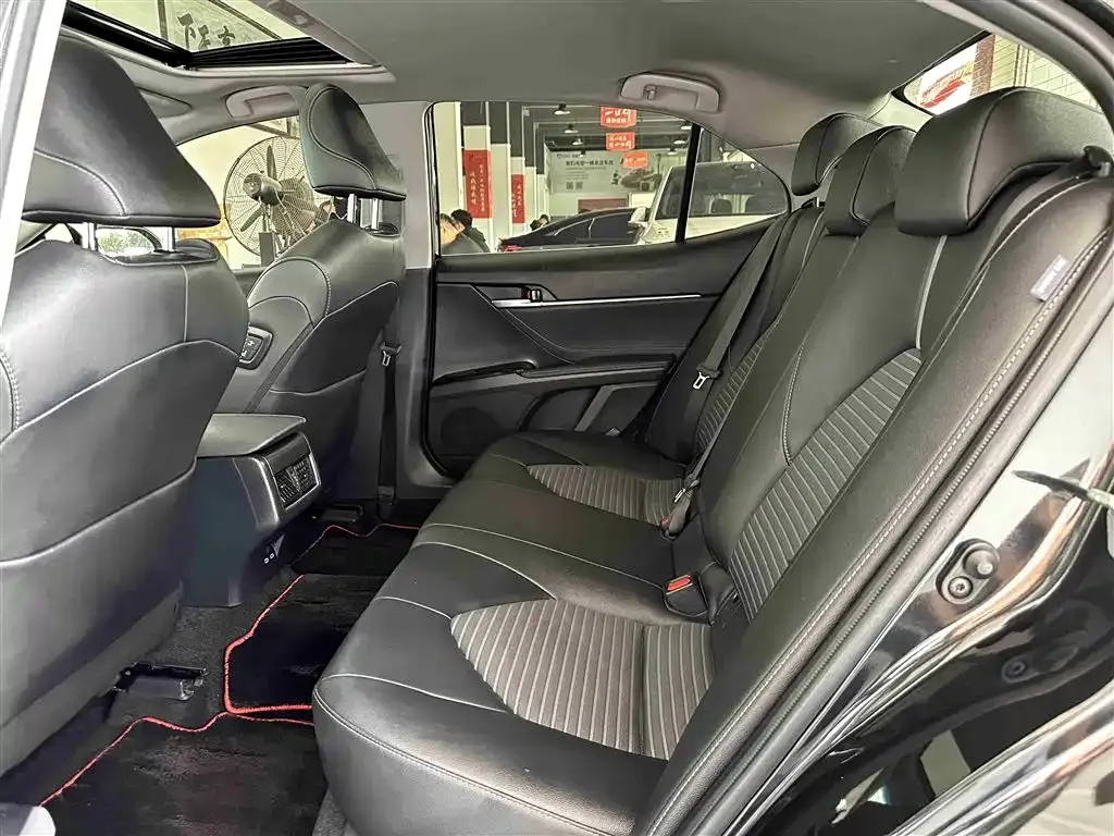 Toyota Camry 2023 из CN, фото 5