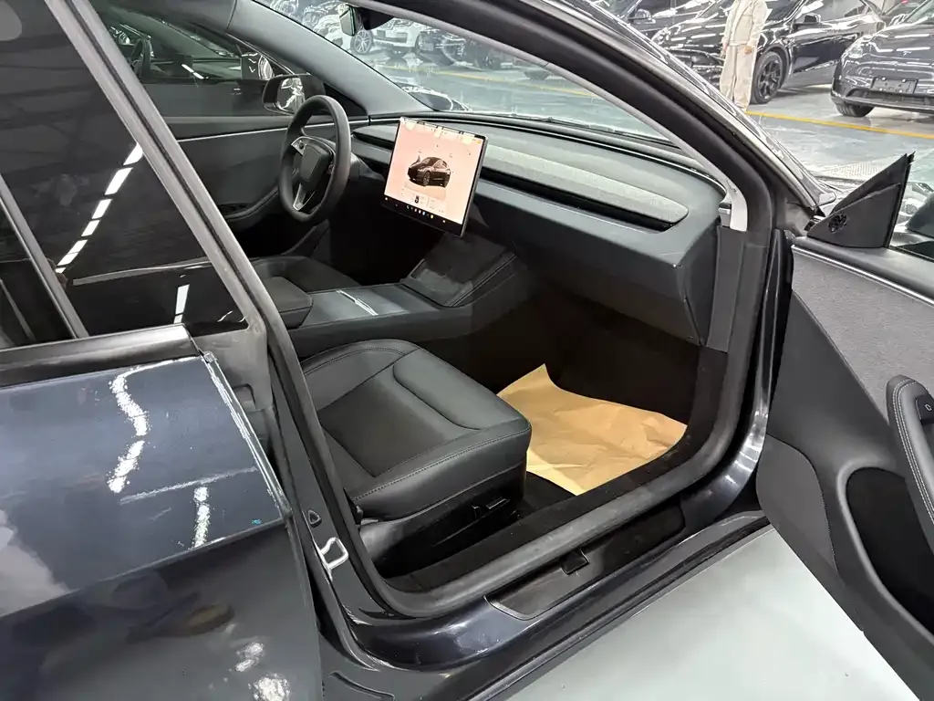 Tesla Model 3 — фото 10