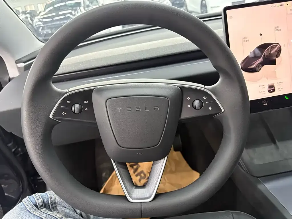 Tesla Model 3 — фото 6