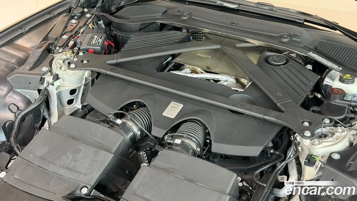 Aston Martin DB12 2025 из KR, фото 5
