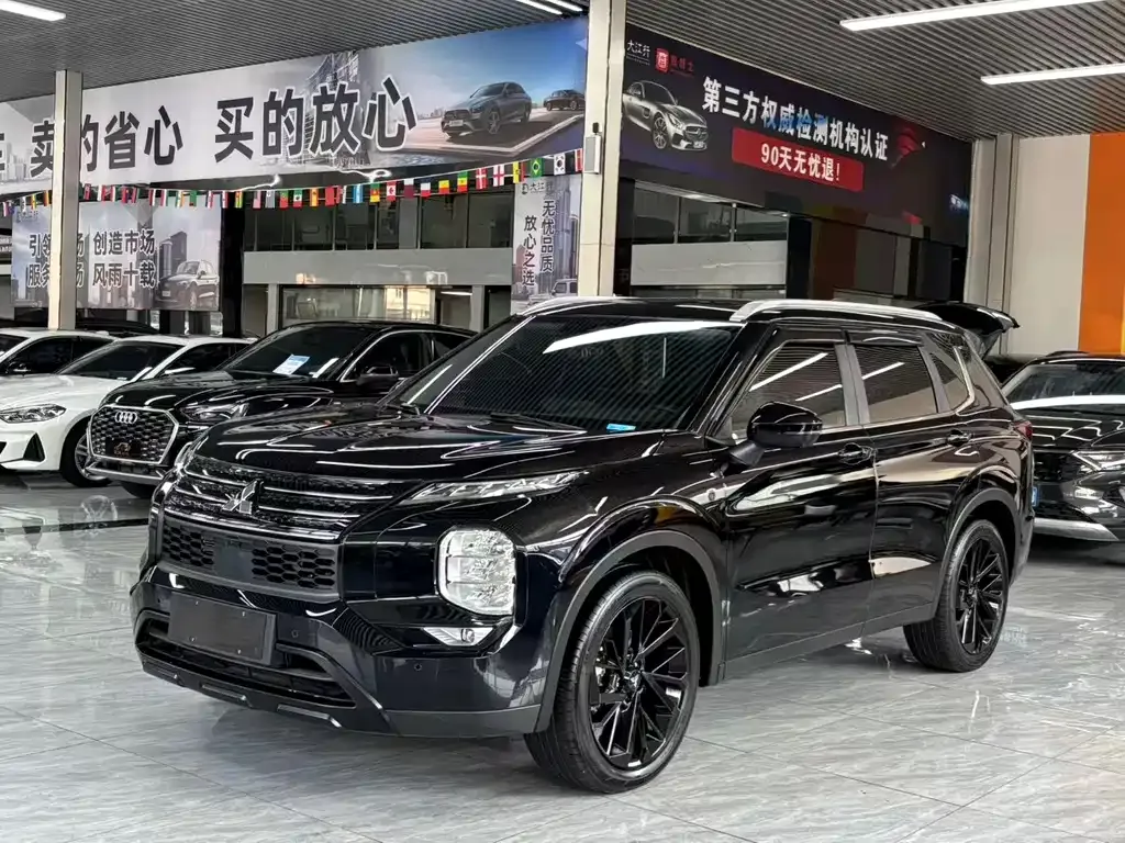 Mitsubishi Outlander 2023 из CN, фото 1