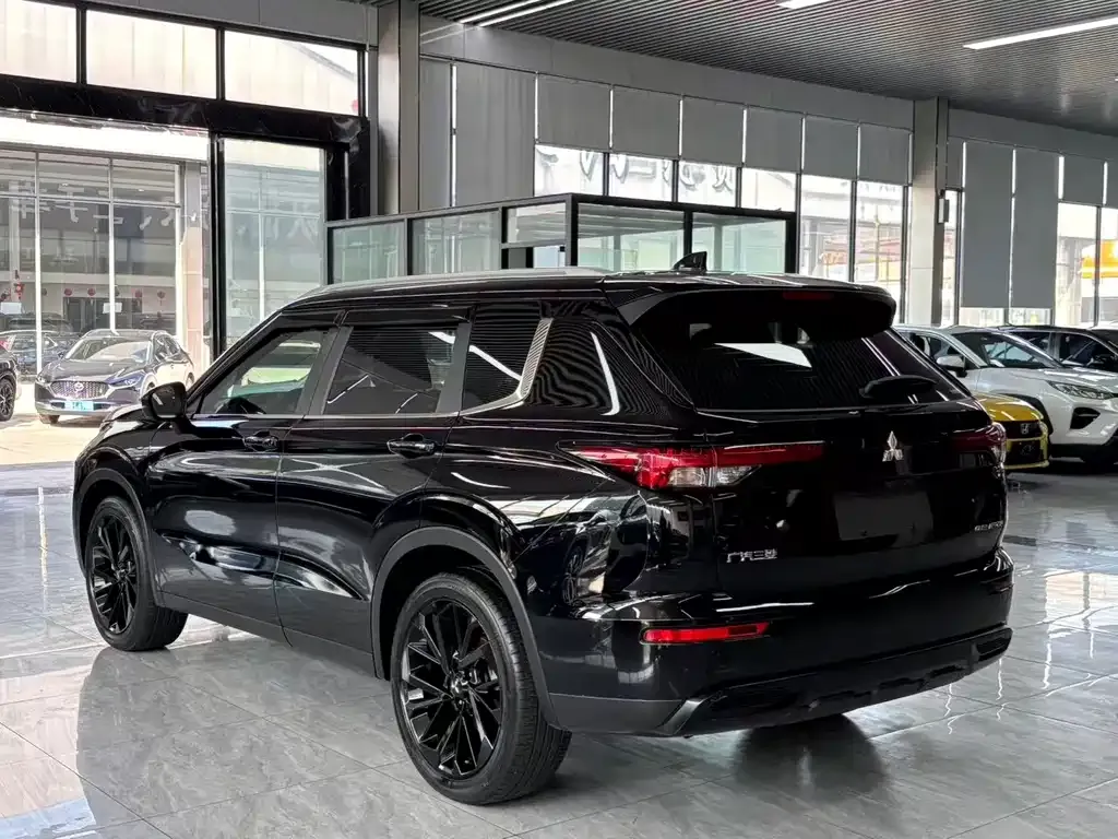 Mitsubishi Outlander 2023 из CN, фото 10