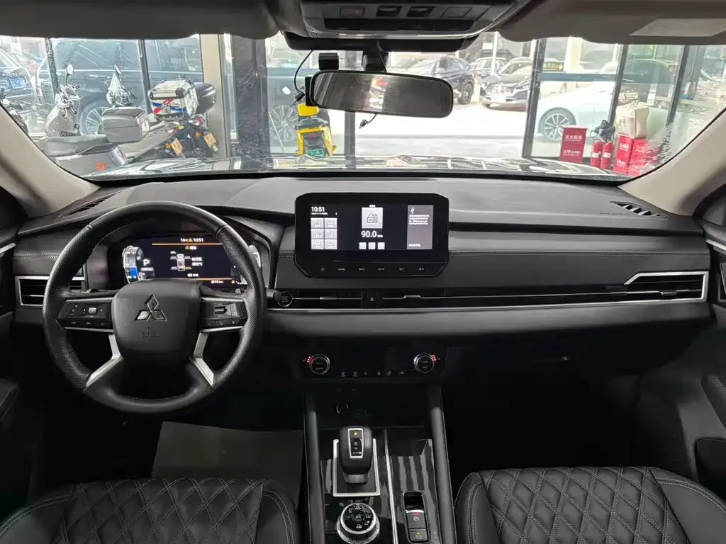 Mitsubishi Outlander 2023 из CN, фото 7