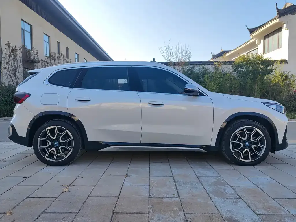 BMW iX1 2024 из CN, фото 7