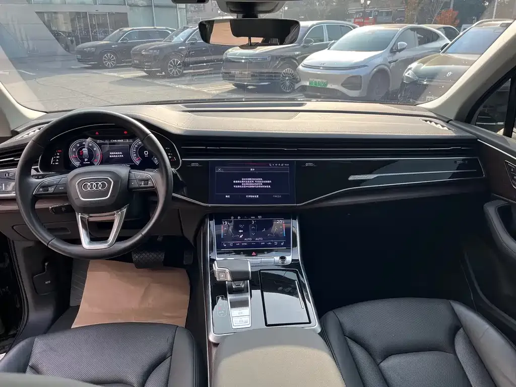 Audi Q7 2024 из CN, фото 10