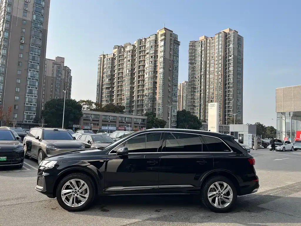 Audi Q7 2024 из CN, фото 3