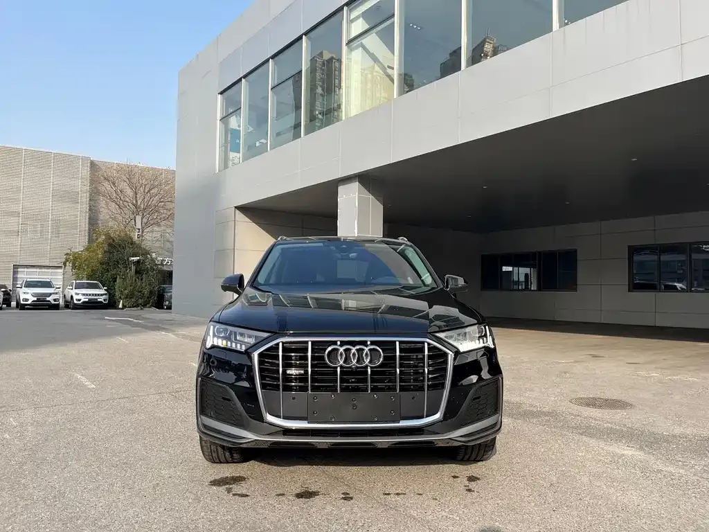 Audi Q7 2024 из CN, фото 4