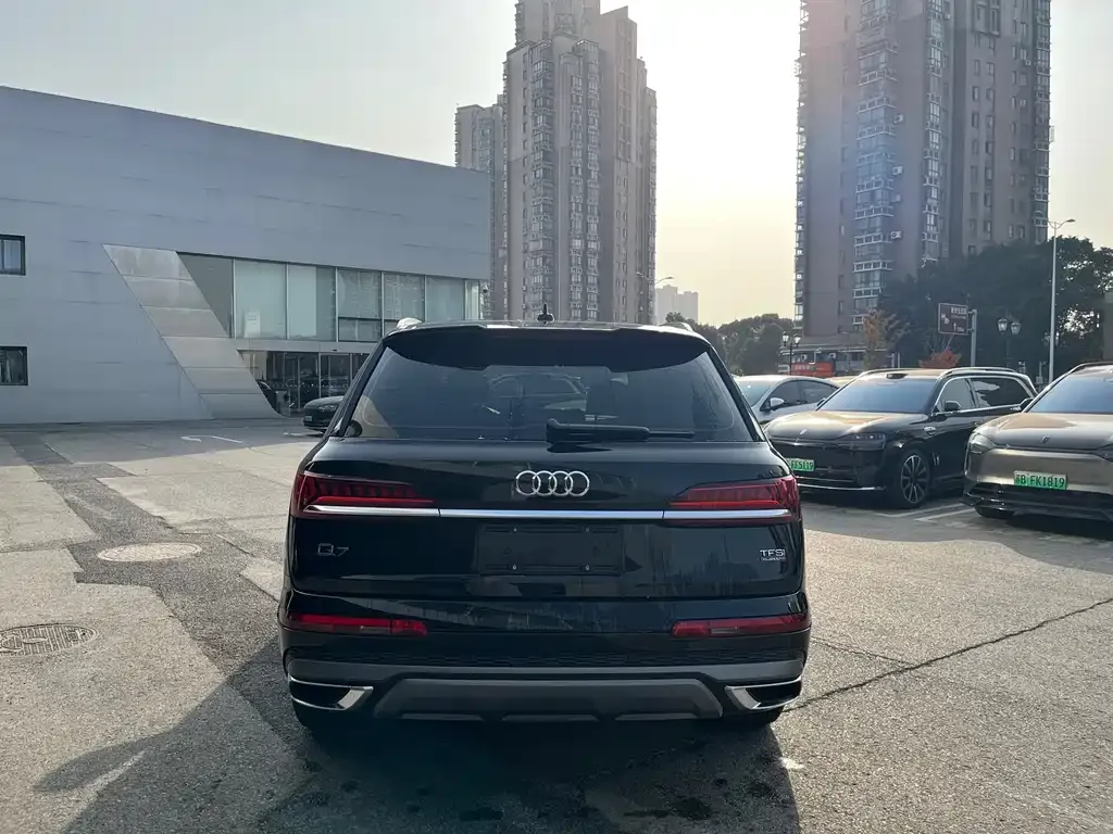 Audi Q7 2024 из CN, фото 6
