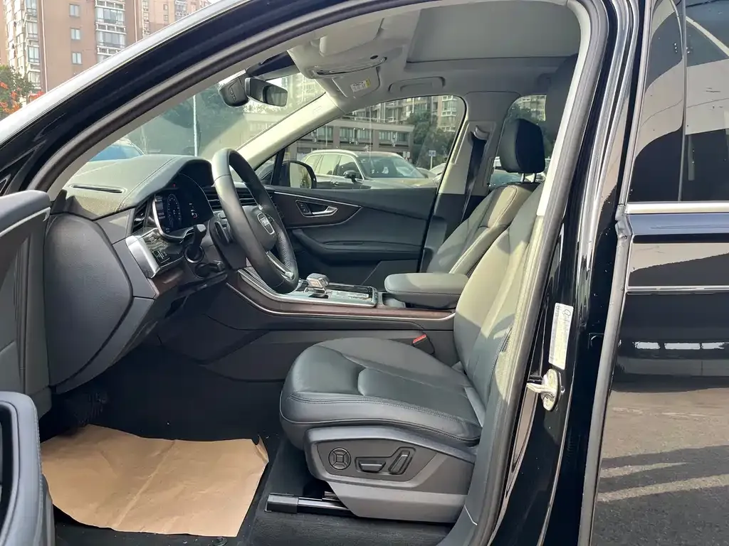 Audi Q7 2024 из CN, фото 7