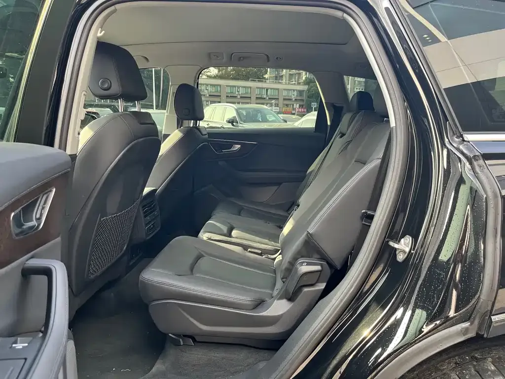Audi Q7 2024 из CN, фото 8