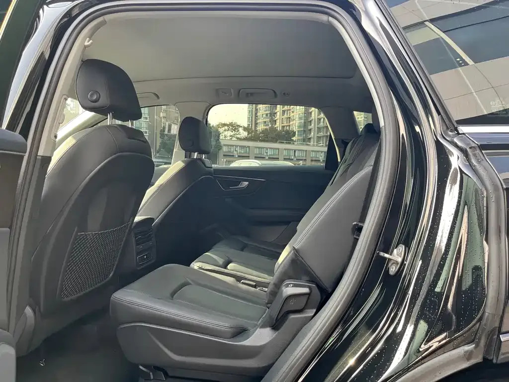 Audi Q7 2024 из CN, фото 9