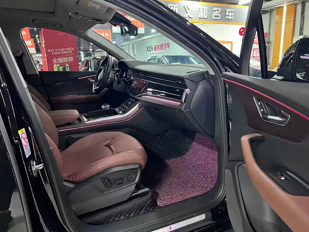 Audi Q7 2024 из CN, фото 4