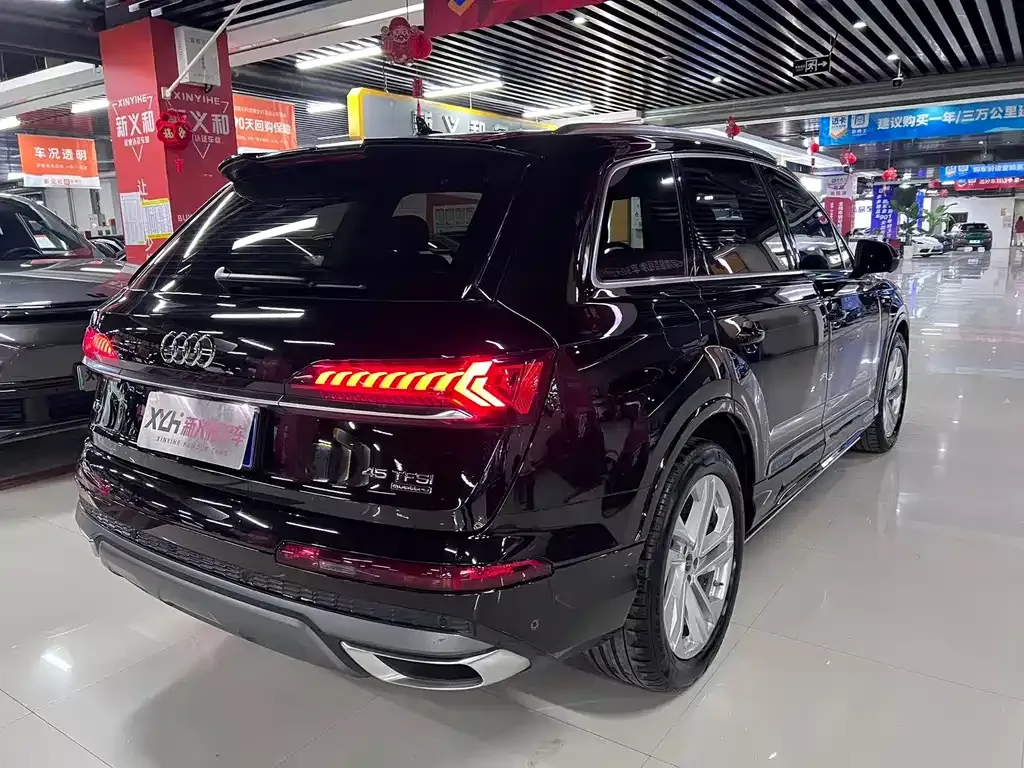 Audi Q7 2024 из CN, фото 6