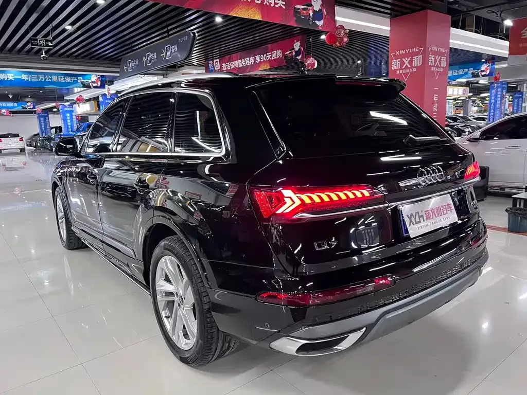 Audi Q7 2024 из CN, фото 8