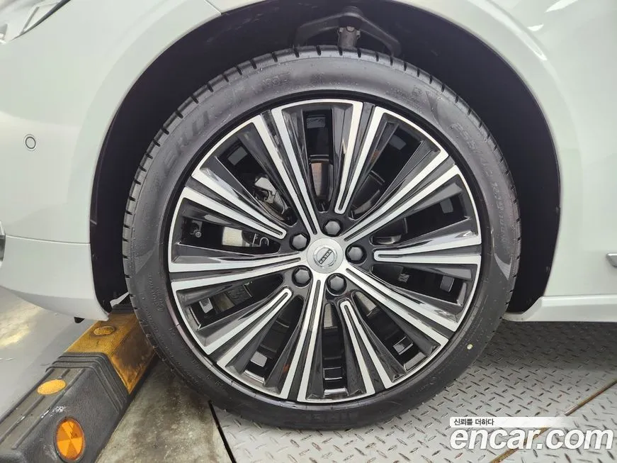 Volvo S90 2024 из KR, фото 5