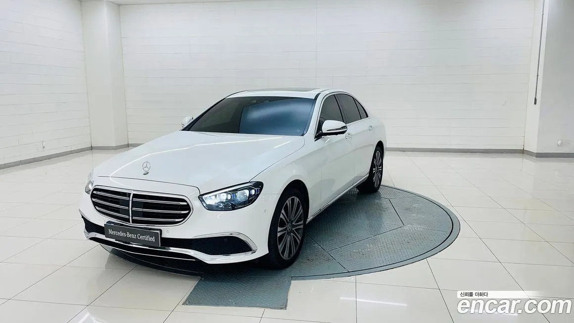 Mercedes-Benz E-Class — фото 1