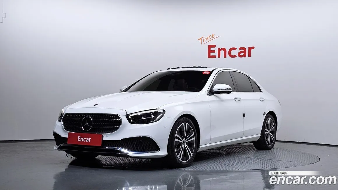 Mercedes-Benz E-Class — фото 1