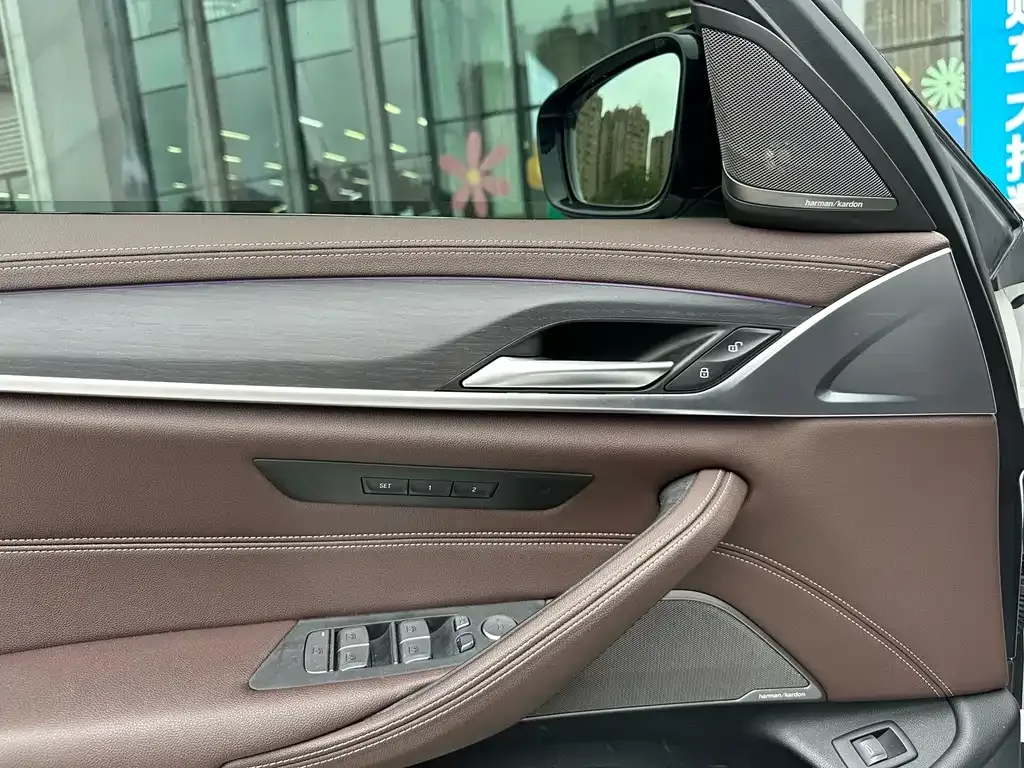 BMW 5 Series 2022 из CN, фото 10