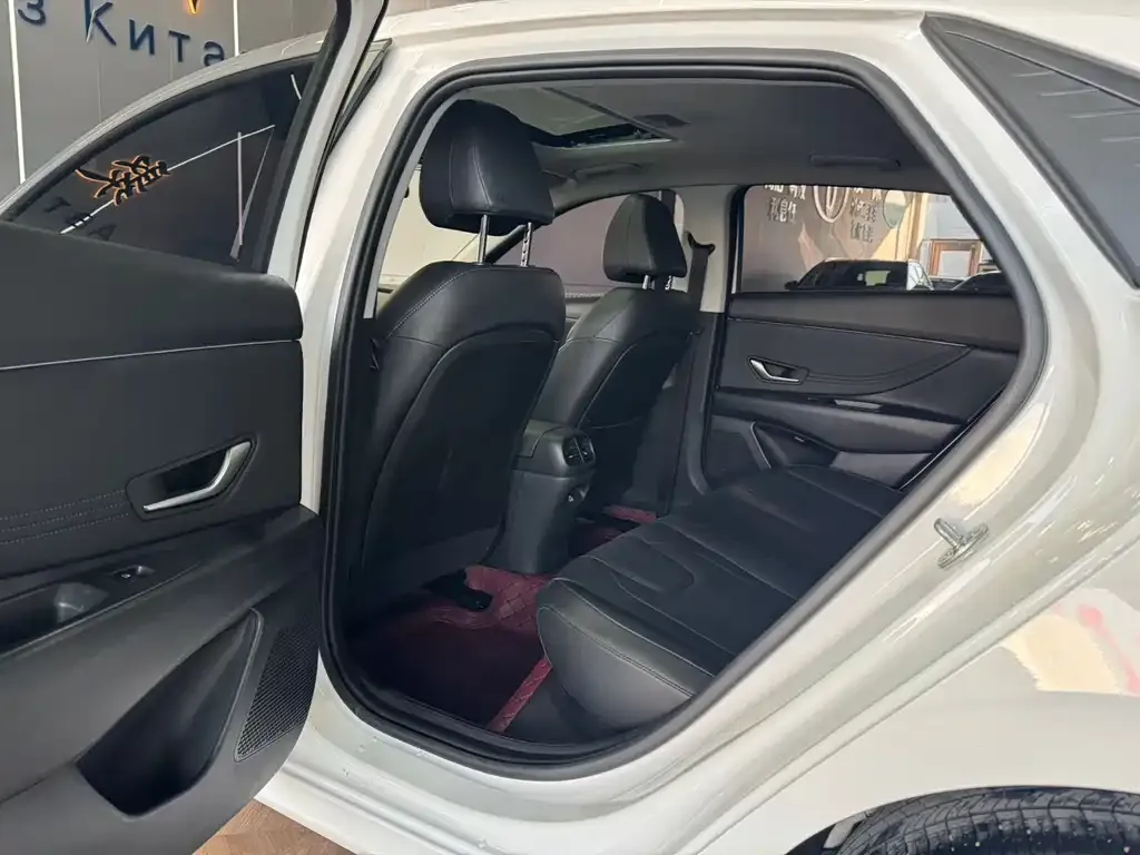Hyundai Elantra 2023 из CN, фото 5