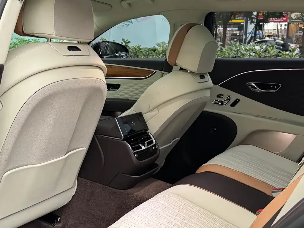 Bentley Flying Spur PHEV 2023 из CN, фото 10