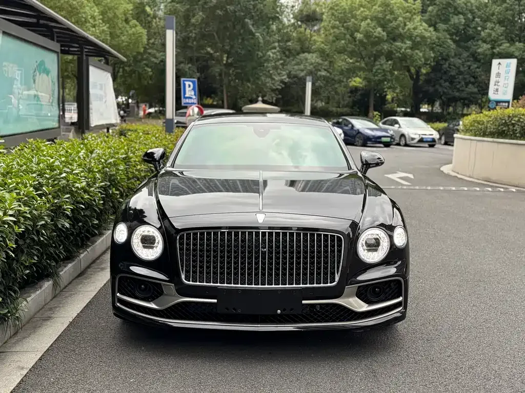 Bentley Flying Spur PHEV 2023 из CN, фото 2