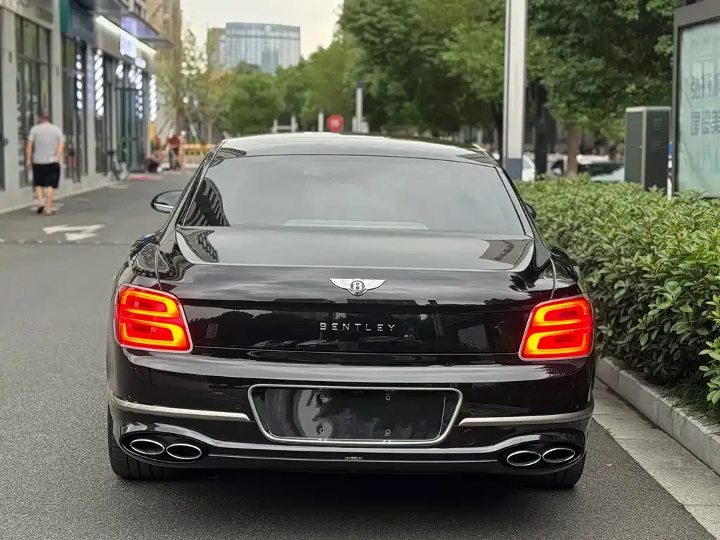 Bentley Flying Spur PHEV 2023 из CN, фото 4