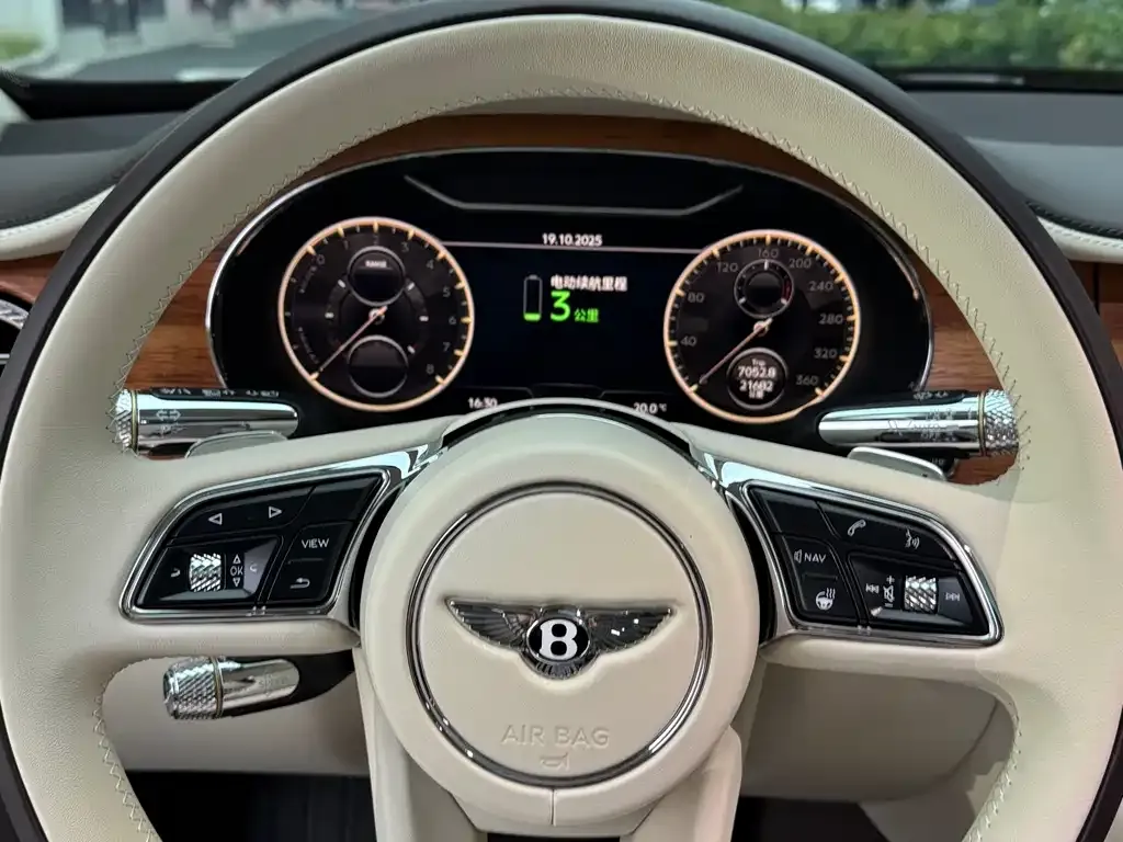Bentley Flying Spur PHEV 2023 из CN, фото 5