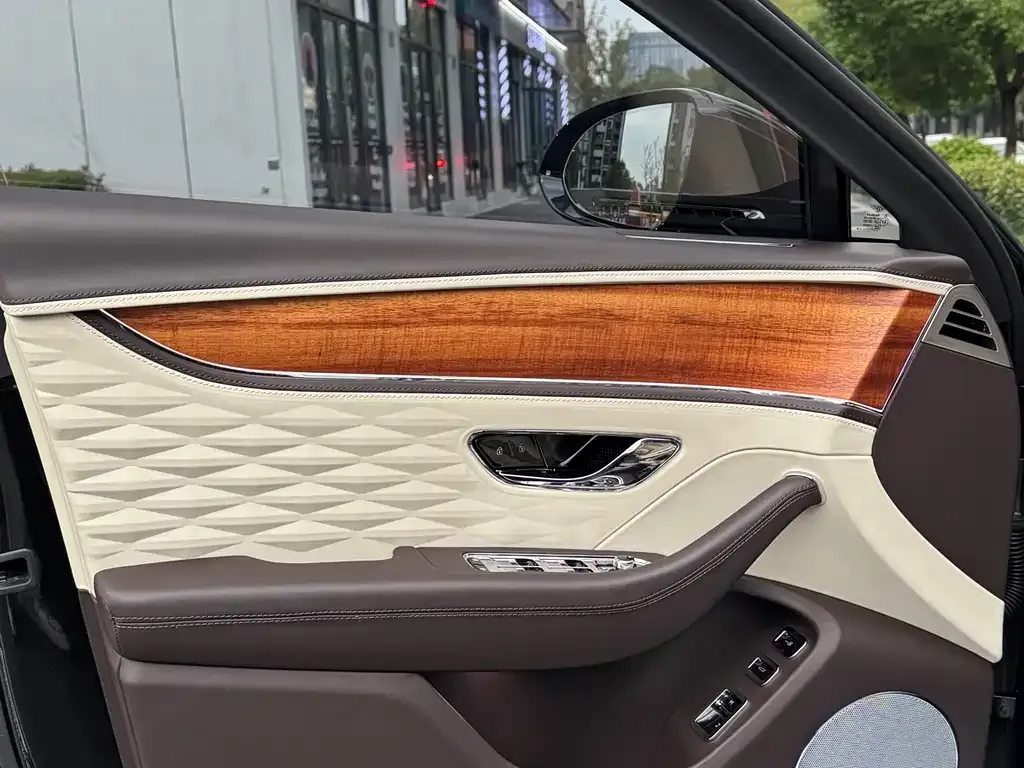 Bentley Flying Spur PHEV 2023 из CN, фото 7