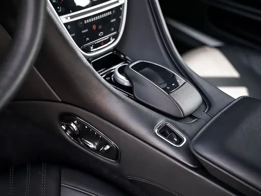 Aston Martin DB11 2021 из CN, фото 10