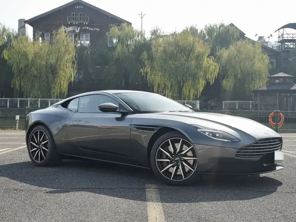 Aston Martin DB11 2021 из CN, фото 3