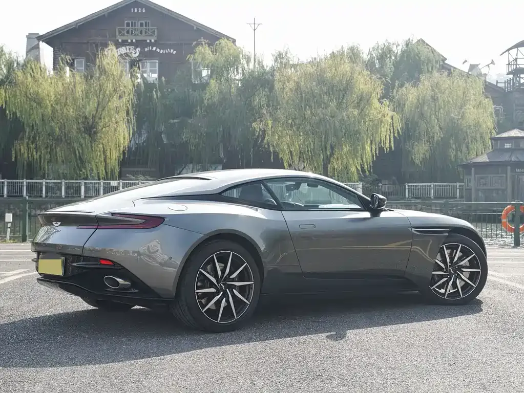 Aston Martin DB11 2021 из CN, фото 4