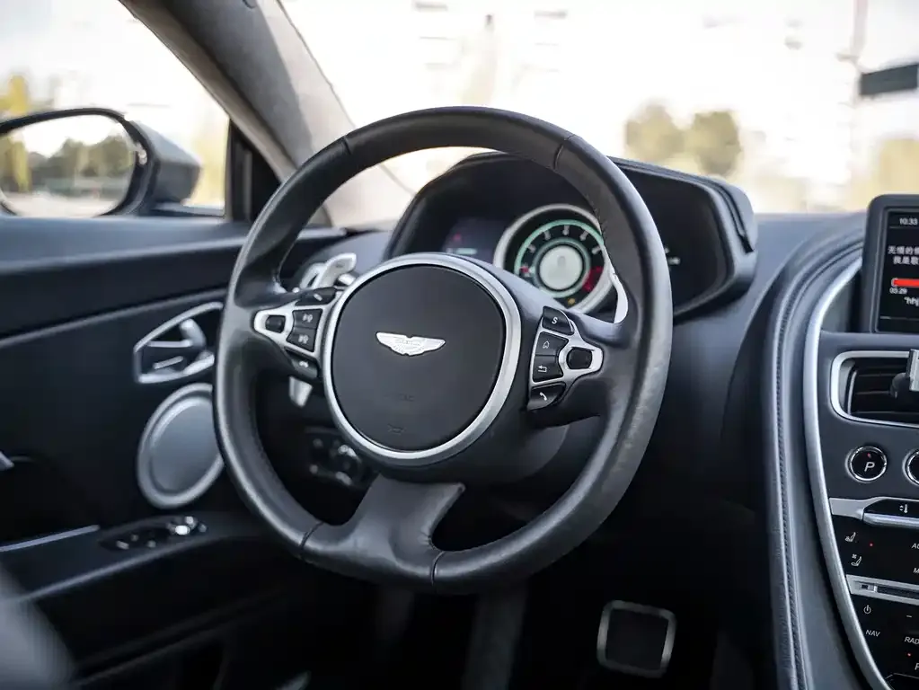 Aston Martin DB11 2021 из CN, фото 7